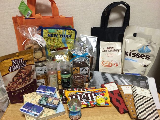 買いこんだお土産です。配るのが大変でした（笑）