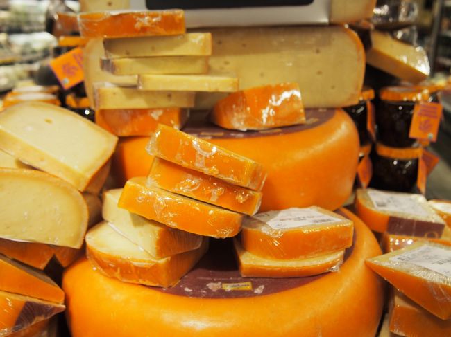 チーズの山もありました。買って帰りたいぃ〜でも重い〜！