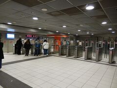 ナポリ中央駅の地下　私鉄ヴェスヴィオ周遊鉄道の改札口