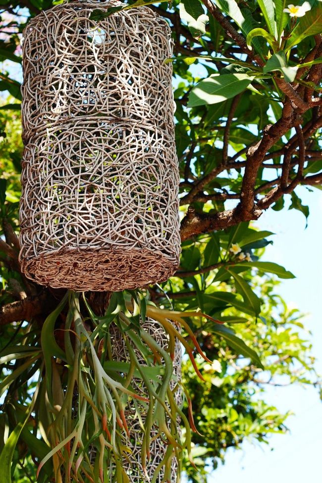 モンキーフォレスト通りで曲がって、デウィ・シタ通りへ入る。