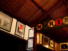 Instagram経由で「ウブドに滞在中なら是非行ってみて！」と紹介された、NEKA美術館向かいの店“Nuri's warung”。
TAXIで向かって到着したのは20：00だったけど、時すでに遅し。
