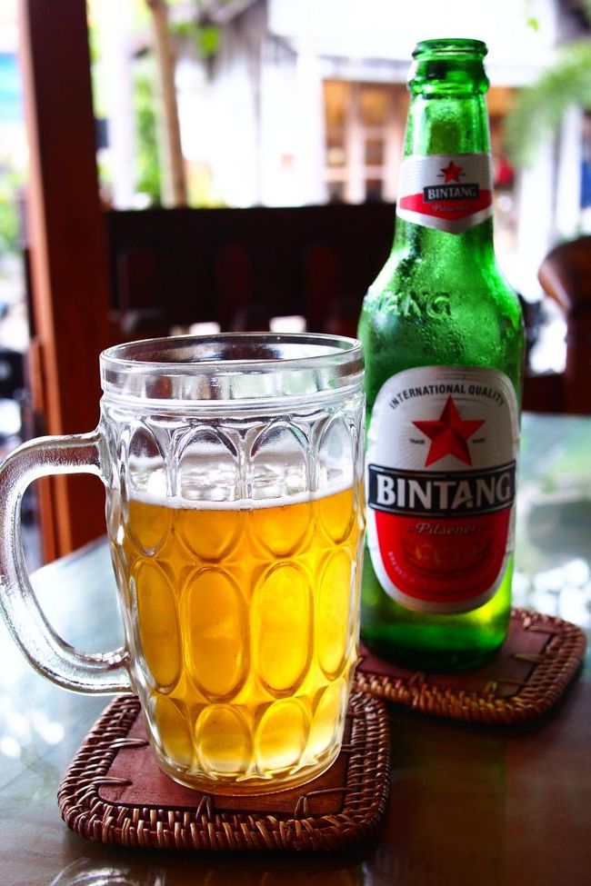 【ビンタンBeer（小)】20.000Rp<br />店番していた若い女の子が1人で取り仕切っているようなので、持ってきた小説を読みながら気長に待つことに。