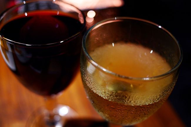 【ハッテンワイン（白・赤)】各30.000Rp<br />最後のハッテンワインと思ってガンガン飲んだから、ボトルでオーダーした方が良かったかも(笑。