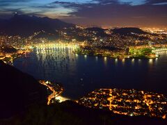 旅の締め括りはポンジアスーカル山頂から眺めるリオの夜景。文句なしに美しいです！静かに夜景を眺めながらこの旅を振り替える、これまた贅沢な時間です。
名残惜しさを残し旅たつのは切ないですが、全て見尽くさない程度で去るのも粋でしょう。一路ドバイ経由で帰国します。