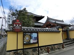 バス停の名前にもなっている福智院さんが、すぐそばに。