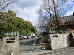 奈良ホテルの横をスルー。

まったりお茶するほどの時間は無い。