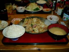 別に店に行こうと思ってたのですが、ウークイのため、休みだったので、
急遽、元祖海ぶどう（谷茶店）で夕食をとることにしました。

