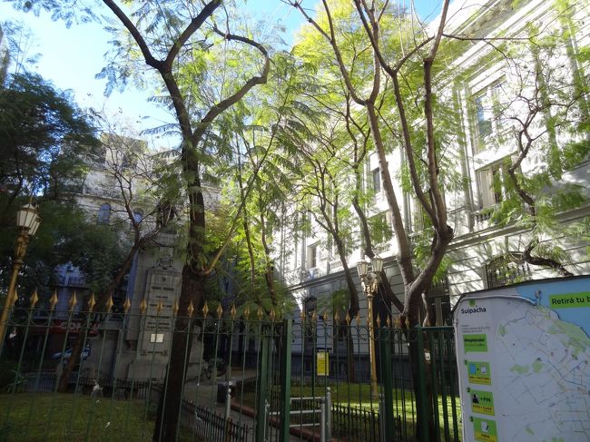 素敵な建物。<br />お屋敷風ですが、なんだろう。