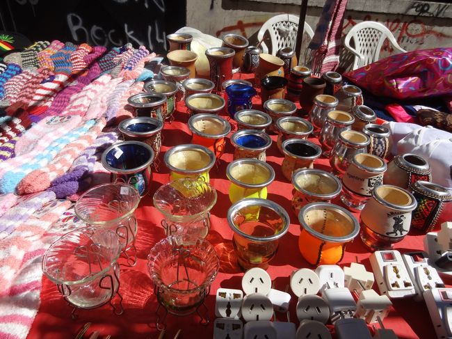 マテ茶用のカップ。<br />木製、革製、陶器製など色々見かけましたが、これはガラス製。