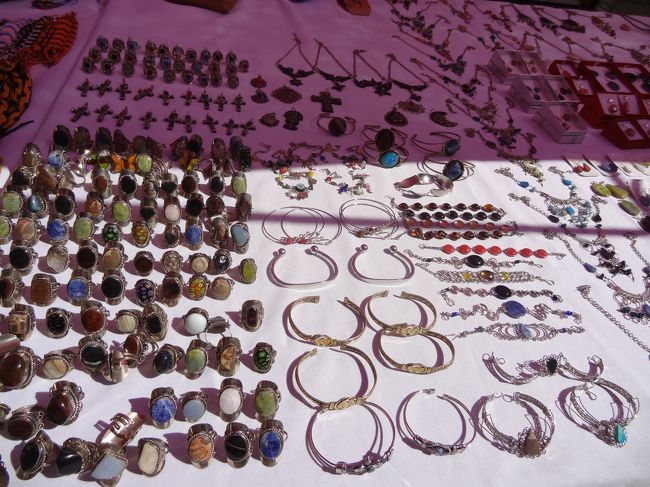 アクセサリーを見るとテンションが上がります。