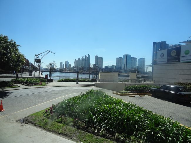 次は、綺麗に整備された公園に到着。