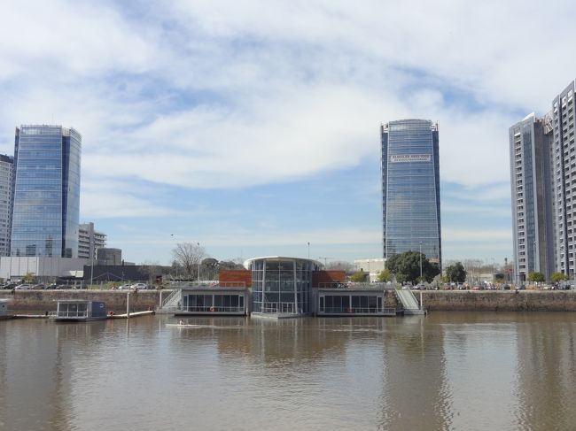 対岸には船着き場。