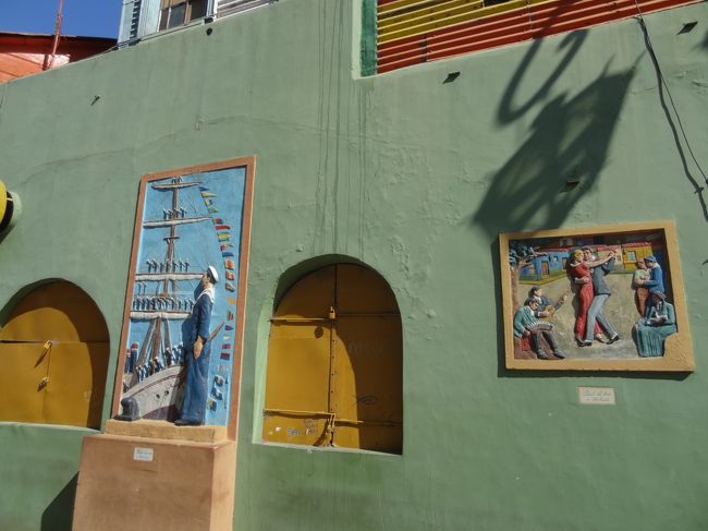 壁の装飾。<br /><br />ボカは港町。<br />アルゼンチンタンゴは、ここで生まれました。
