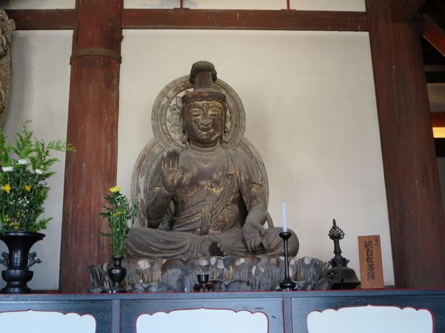 両脇侍の観自在菩薩さま