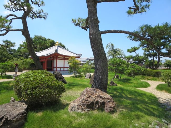 ご朱印をいただいた女性の方は、笑顔がとても素敵で、ご朱印の説明をして下さり、「これから、いい事がたくさん来ますよ！」と、言って下さいました♪<br /><br />次に行く、菅原天満宮への行き方をたずねると、「そこの裏口から出た方が、すぐですから、開けて通って下さっていいですよ。」と、言って下さいました(*^_^*)<br /><br />なんだか、今日来て、本当によかった〜♪<br />いらっとしてた気持ちは、もうすっかり晴れ晴れしています！！！