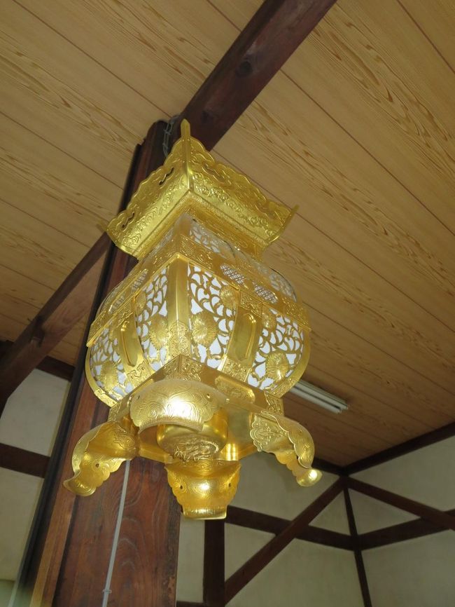 とくに撮影禁止とは、書いてなかったのですが、普通拝観できない所なので、お仏像は撮らない方がいいかと思い、素敵な燈籠だけ撮らせていただきました♪