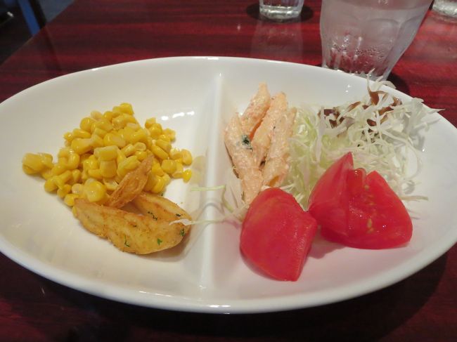 学園前駅ビル２Ｆの「温温」です。<br /><br />４種類のランチセットを全部たのんで、みんなでシェアしました！<br />お話が楽しくて、気づけば３時間（笑）。