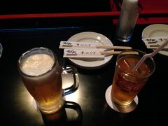 一旦ホテルで着替えてから、昨日に引き続き北谷のカラハーイへ。
まずはドリンクをオーダー。