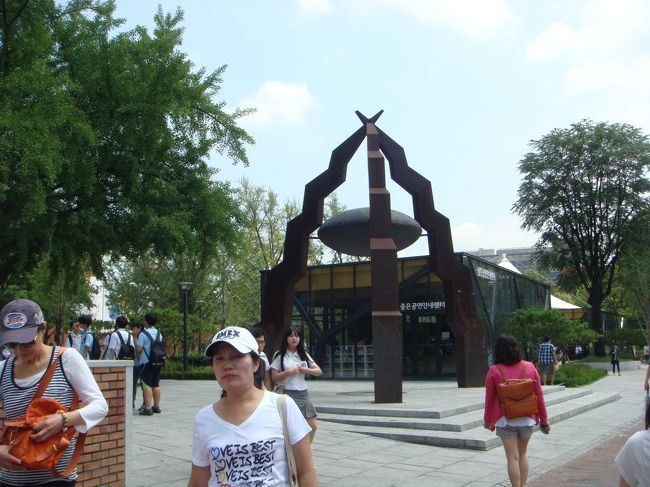 なぜならば、前回お邪魔した時、「気に入った色がなかったら作ってあげるから、今度<br />来るときは初日に来なさい。」<br />と、言われたので今回は最初に向かいました。<br /><br />向かって正解！！