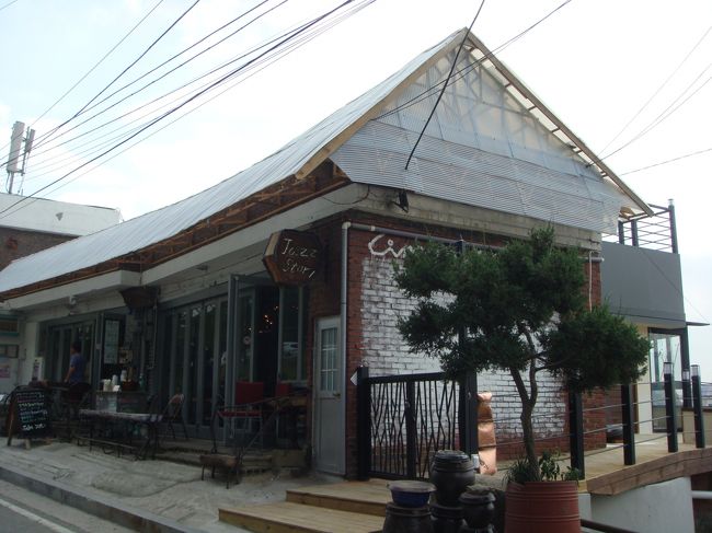 待ってる間、坂の上に素敵なお店ができたよ〜と言われ、訪問。<br /><br />なかなか韓国ではない店かも。