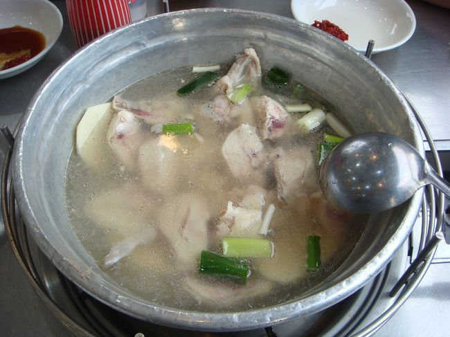 無事合流できてひろちゃんリクエストの総合市場でお布団購入。<br /><br />その後、丸ちゃん切望のタッカンマリへ。<br /><br />暑かった〜、冷房入っても暑かった〜。