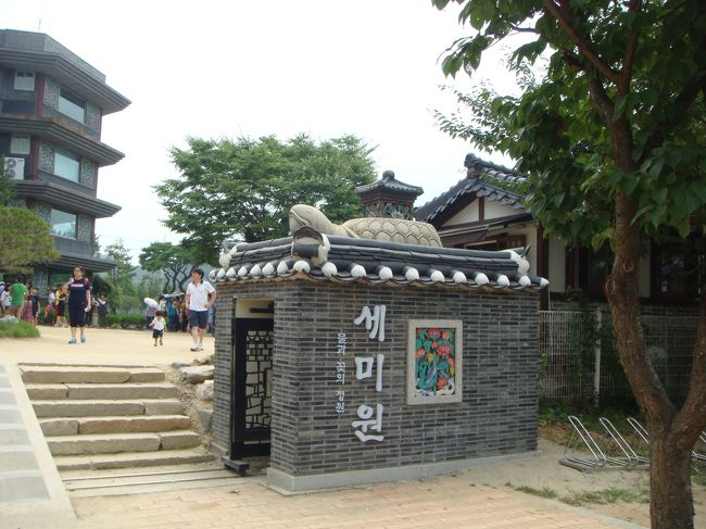 洗美苑に到着。<br /><br />洗美苑という名前は水を見れば心を洗い、花を見れば心を美しく’という (観水洗心、観花美心) 昔の名言のように、洗美院に訪問した人々が心を洗って心を美しくする場所になってほしいという気持ちから名づけられたそうです。<br /><br />せわしない日常から少しは心が洗われたでしょうか。