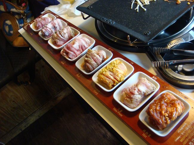 八色＝八種類のお味のサムギョップサル。<br /><br />最後はポックンパッにチーズまでトッピングしていただきました。<br />完食！