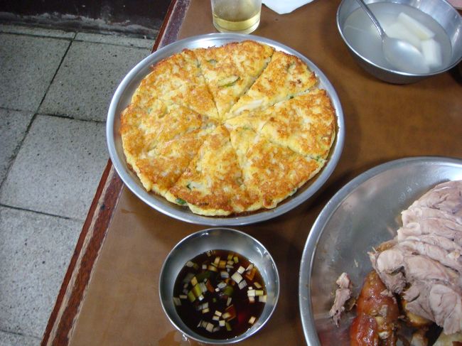 ピンデトッ。<br /><br />その後ひろちゃんと私は帰国の途に。<br /><br />早めに金浦空港に向かい、ロッテ金浦でラストショッピング。