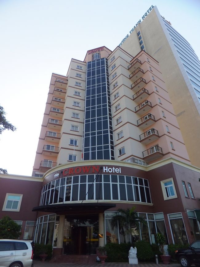 【ホテル編】<br />http://4travel.jp/travelogue/10911100<br /><br />私のポリシー　１泊１ホテル<br /><br />　表紙の写真は、ハロン湾・バイチャイ側の【クラウンホテル】です