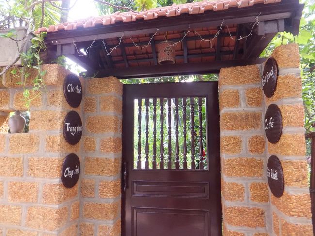 【Ｋｕ　ｏｉ　Ｑｕａｎ】<br /><br />こちらが入口の様ですが、先ほどの開いている所から入ってみましょう。