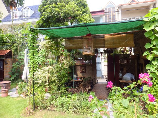 【Ｋｕ　ｏｉ　Ｑｕａｎ】<br /><br />　ガーデン側から入口方向