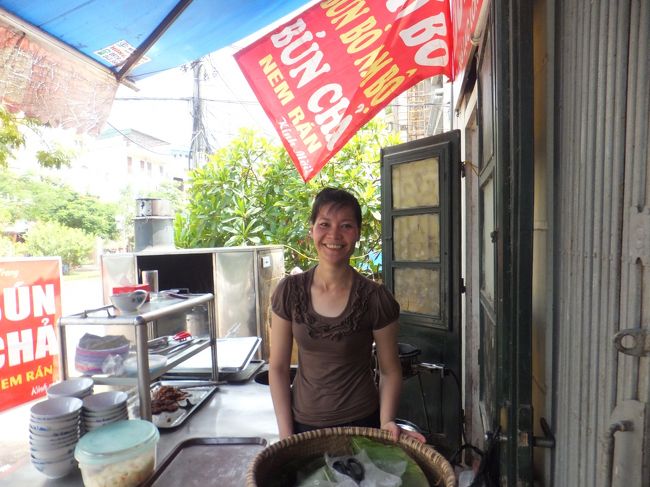 ハノイ・タイ湖<br />【ＢＵＮ　ＣＨＡ　ＮＥＭ　ＲＡＮ】ブンチャー屋さんの方です<br /><br />【ＢＵＮ　ＣＨＡ　ＮＥＭ　ＲＡＮ】の詳細は【食事編】で<br />http://4travel.jp/travelogue/10911601<br />