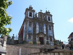 サント・イルデフォンソ教会 Igreja de Santo Ildefonso

バターリャ広場にあるバロック様式の教会です。