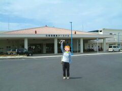 ２日目。

竹富島へ行ってみることにしました。
石垣港離島ターミナルから、八重山観光フェリーで竹富島へ。
・往復　\1,100-