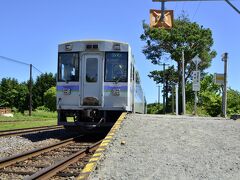 10:16 富良野線のローカル列車は美馬牛駅に到着です