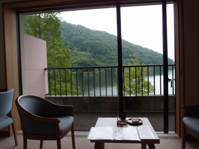 広々とした部屋、窓からの景色も素晴らしい