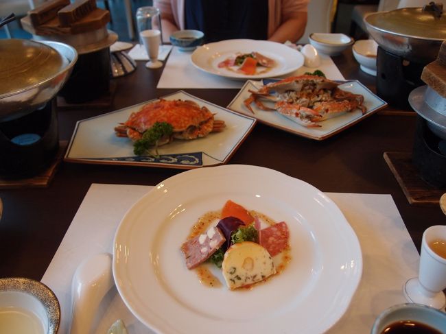 若狭湾でとれる海の幸が次々と運ばれてきます<br />