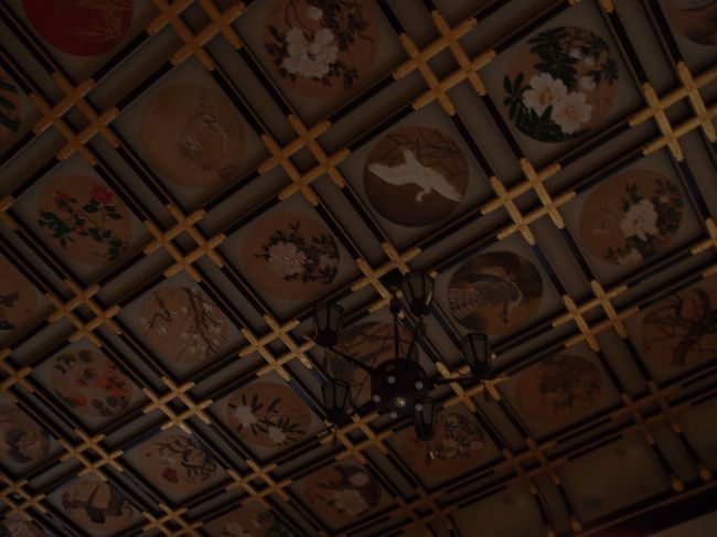 初めにお坊さんから「今日は観光気分は忘れてお参りするつもりでご覧下さい」とお話がありました