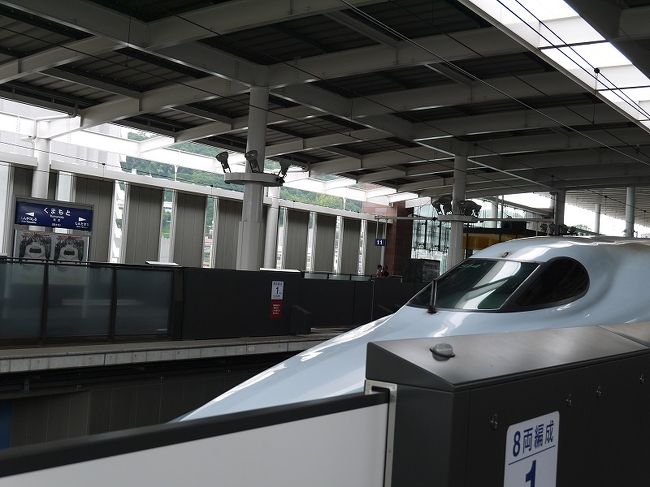 昨年夏のある日<br /><br />ふと仕事が嫌になって(笑)、どこかに行きたくなりました。<br />車ないから、電車でどこか…と<br />「肥薩線一周ぐるりん切符」を利用して鹿児島へ行くことに<br /><br />行きは新幹線、帰りは在来線を使って帰る予定です。<br />在来線といっても、JR九州の誇る観光列車を使う予定ですよ★