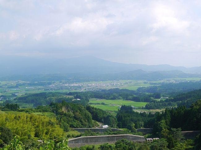 そしてッ<br /><br />これがッ<br /><br />日本三大車窓の一つッ(矢岳越えしてます)<br /><br />ちょっと曇ってますが、<br />写真の腕がアレですが、<br /><br />絶景でした