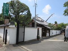 しばらく歩くと、伝香寺に到着です。