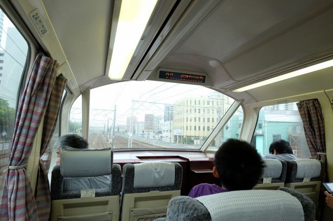 奈良に向かいます<br /><br />旅の最初は、名鉄電車<br /><br />今日の気分は展望車！　最前部はゲットできませんでしたが、いい眺め
