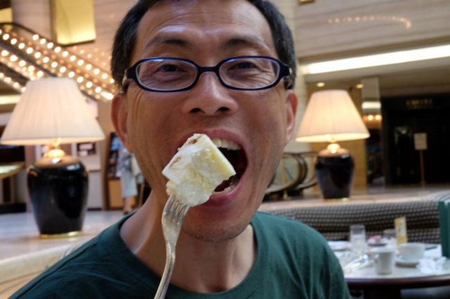 普段ほとんど甘いものを食べないのですが・・・・<br /><br />食べればおいしいものです<br /><br />彼女に感謝