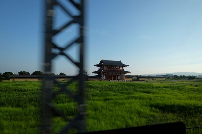 そして、新大宮から電車に乗って次の目的地に向かいます<br /><br />車窓から「朱雀門」が見えます<br /><br />明日時間があれば、来てみよう