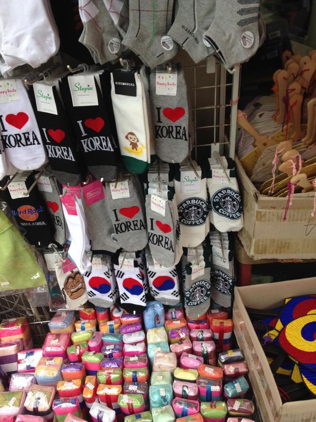 韓国旗の靴下って何だか自虐的、、