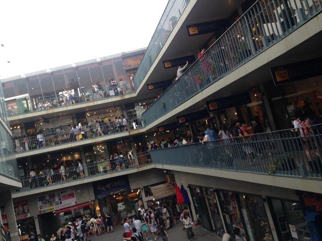 仁寺洞って骨董が多いと聞いたから来たものの、<br />目抜き通りはめぼしいものがなく。。<br />アンティークとか骨董が好きなワタシはがっかりでした。<br />やはり下調べをしてこなきゃねー。