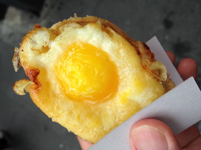 ホットケーキの上に目玉焼きがのっかったおやつを食べる。<br />うまうま。<br />てゆーか韓国の旅行記を見てると、当たり前のように韓国語を使いまくってて尊敬。<br />好きこそものの上手なれ、ですな。
