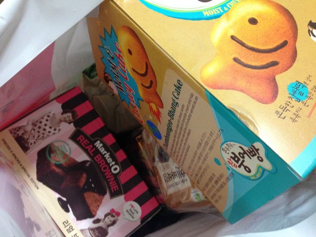 マーケットオーをたくさん買い。<br />韓国海苔なんかも買いました！<br />マーケットオーは日本で買うと何であんなに高いんだろう。。