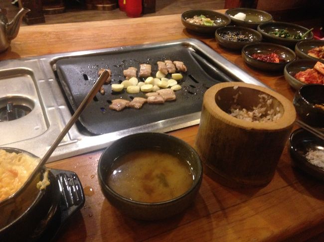 筒に入ったご飯がもっちもちでとっても美味しかった！<br />1週間居ると飽きちゃう気はするけど、2,３日だと本当にご飯が美味しく感じられる国、韓国。