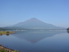 山中湖と富士山です。
トイレ休憩をしながらパチリ。

山中湖交流プラザきららにて。